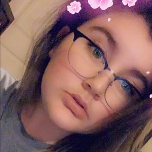 Meet your Posher, Courtney